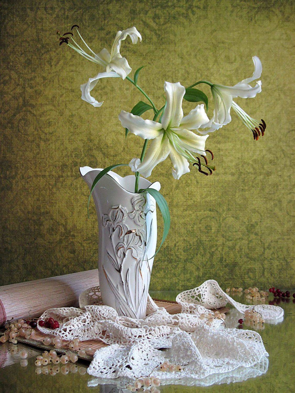 цветы, ветка, лилия, ягоды, смородина, салфетка, кружево, Наталия Тихомирова