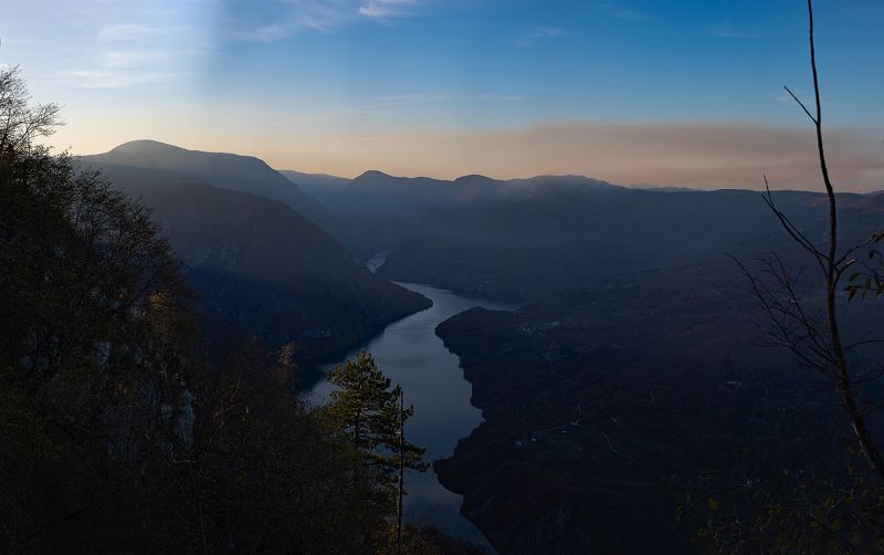пейзаж, пейзажная фотография, пейзажи, дунай, сербия, река, закат, камни, скалы, берег, путешествие, landscape, landscapes, landscape photography, тара Баньска стена, Национальный парк Тара, Сербия фото превью