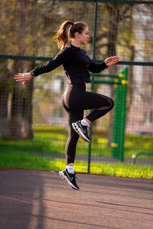 спорт фитнес тренировка весна девушка спортсменка girl фото превью