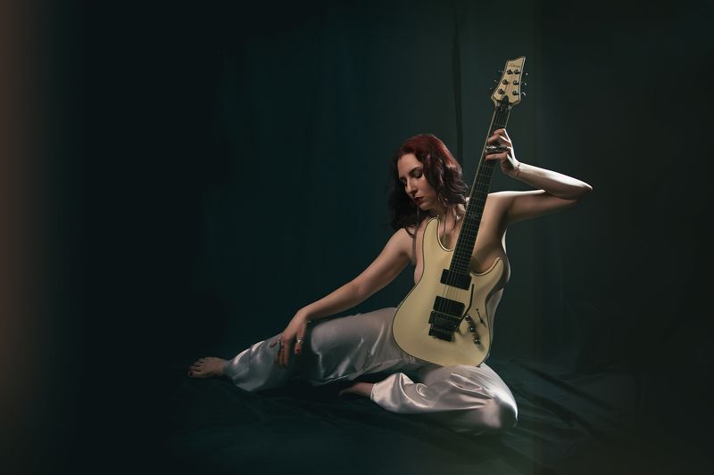 портрет, девушка, гитара, portrait, woman, guitar, art My Decadence фото превью