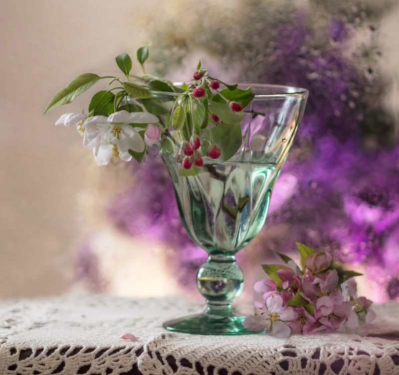 натюрморт,цветы,этюд,ваза,стекло,розовое,лепестки,яблоня,бутоны,листья,бокал,весна, Весна в бокале... фото превью