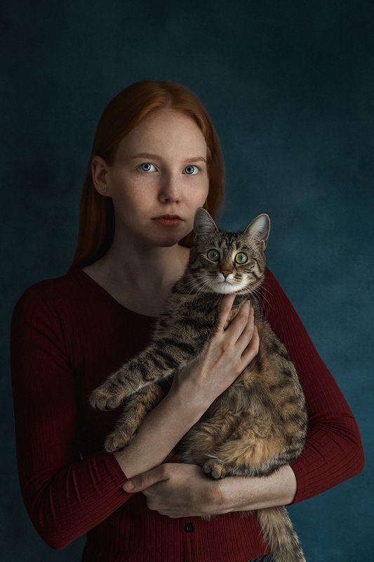 Девушка с кошкой фото превью