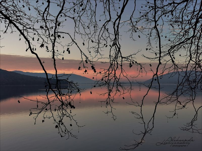 кастория, греция оз.Кастория, Греция фото превью