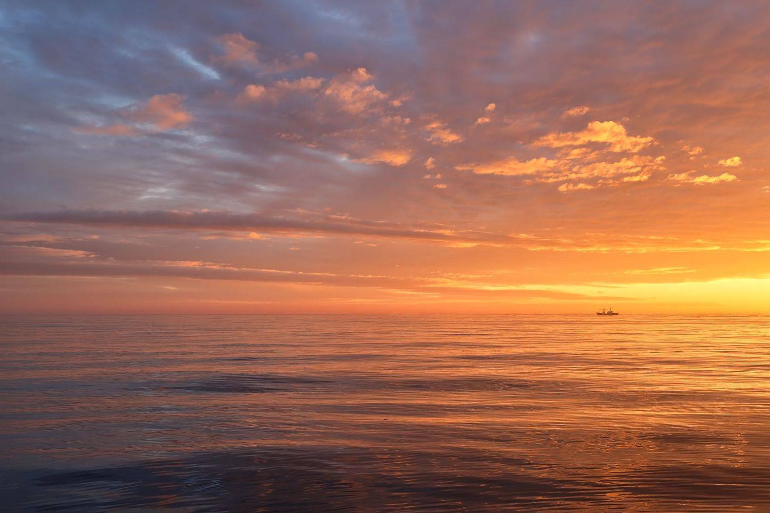 охотское море, закат, лето, судно, горизонт, Евгений Паршуков