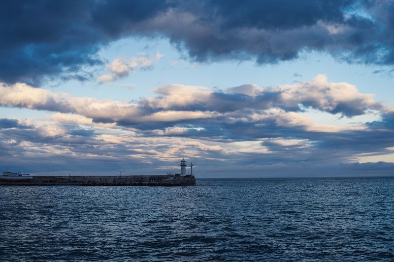 ялта, весна, апрель, вечер, закат, атмосфера, путешествия, sony a7 iii, mc helios 77m-4, мс гелиос-77м-4, красота крыма, люблю ялту, крым, россия Апрельский вечер в Ялте. фото превью