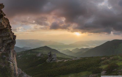 Карпаты. Рассвет с Вухатого Камня с видом на Дземброню.