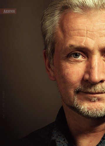 человек со шрамом...