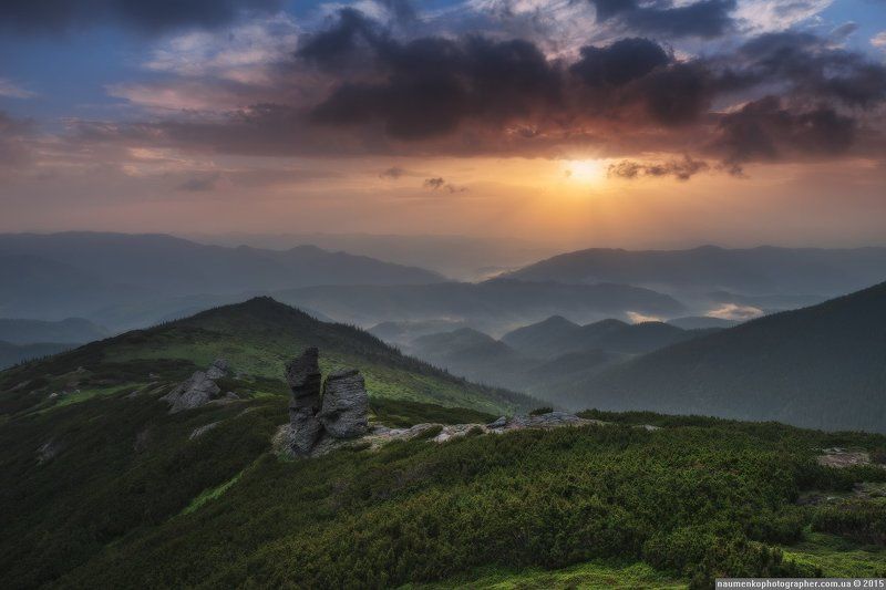 Карпаты. Красочный рассвет у Вухатого Камня. фото превью