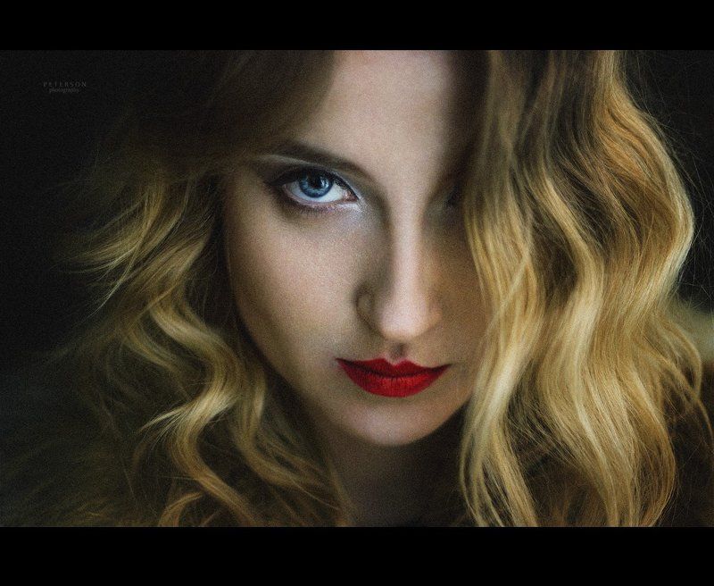 губы красная помада блондинка девушка красота голубоглазая джокер Джокер фото превью