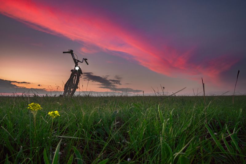 Закат в поле фото превью