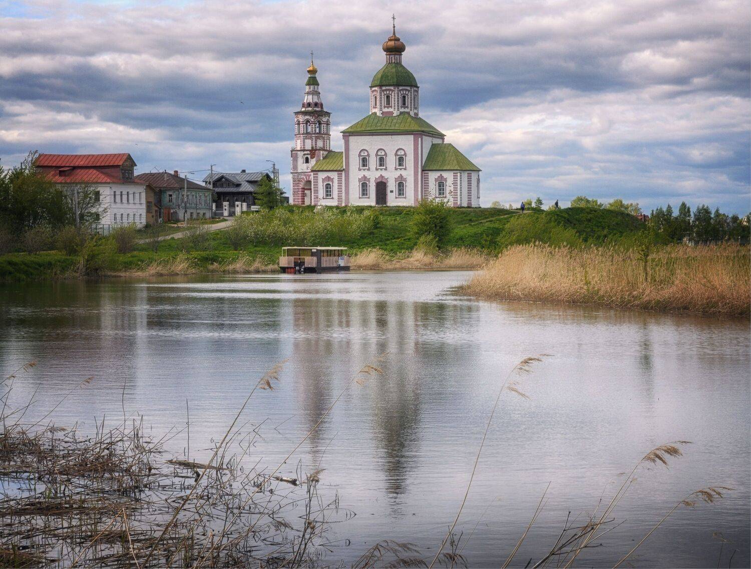 церковь река отражение облака, Вера Петри