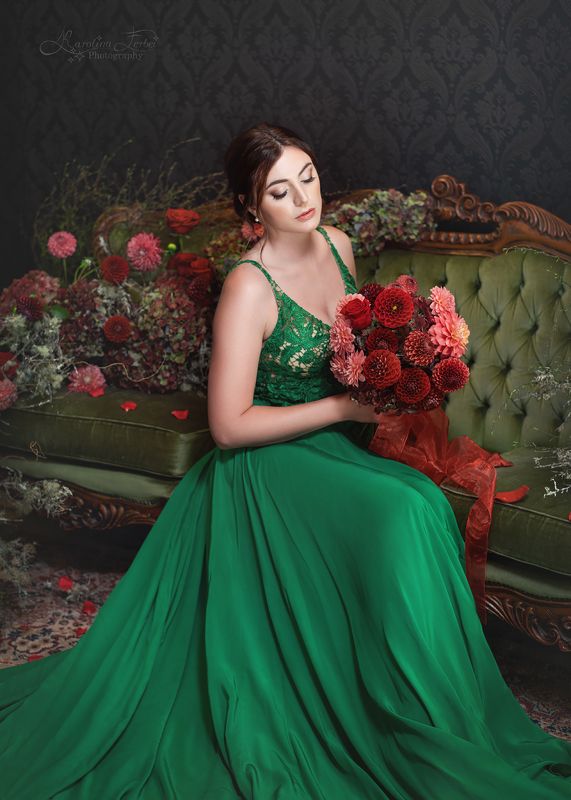 зеленый, девушка, цветы, диван, красота, студия, портрет Девушка в зеленом фото превью