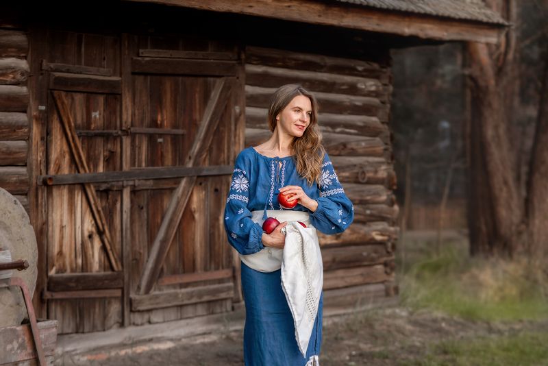 girl apples village summer tree folk costume retro Лето в деревне фото превью