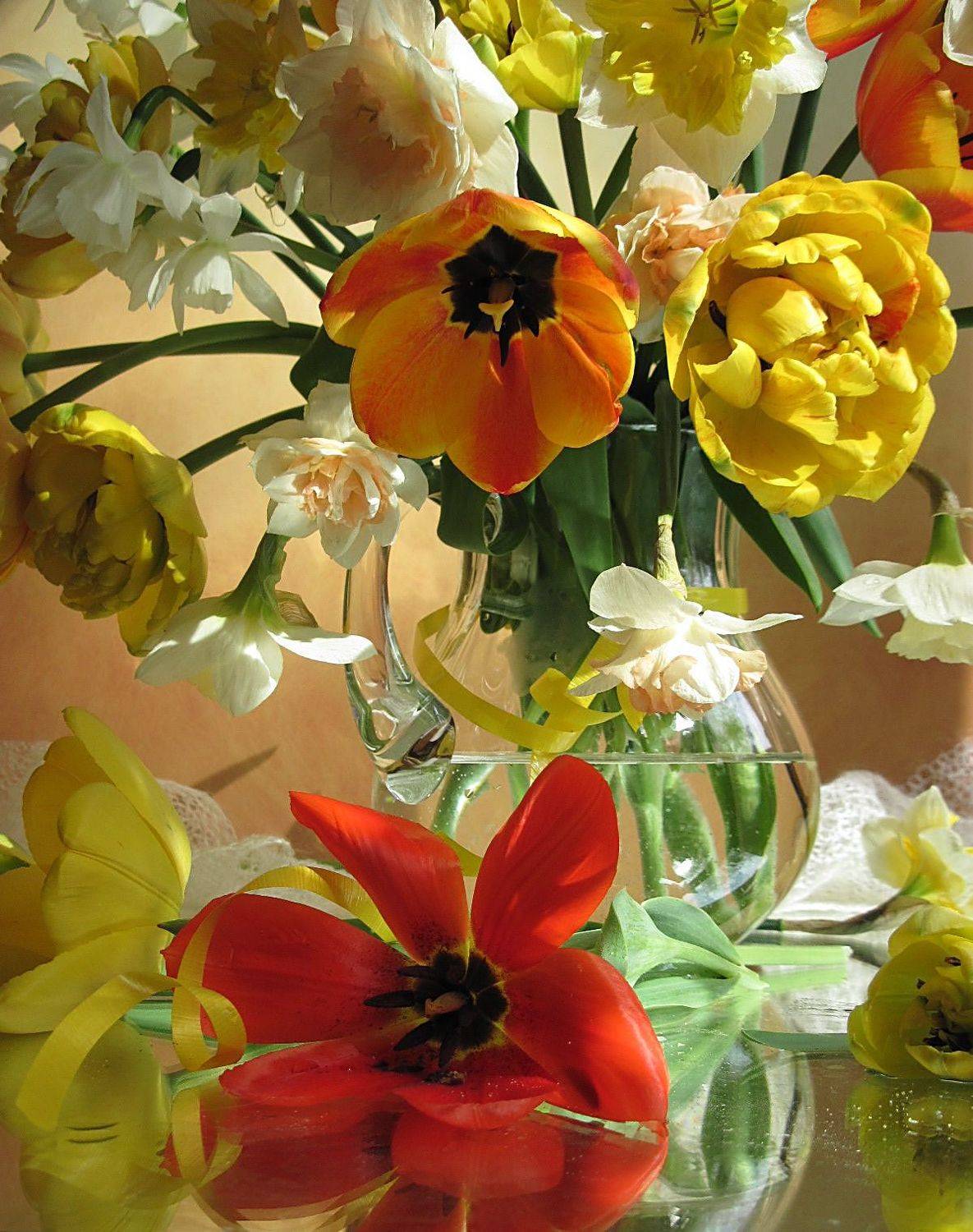 цветы, букет, тюльпаны, нарциссы, кувшин, Наталия Тихомирова