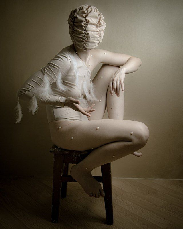 оперение, портрет, автопортрет, портрет, перья, студия, девушка, арт Оперение. Автопортрет фото превью