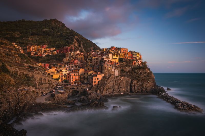 архитектура, вечер, город, закат, италия, осень, национальный парк, манарола, italy, cinque terre, длинная выдержка, лигурія, чинкве терре, специя, la spezia, сентябрь 2022, горы, море The calm during the storm фото превью