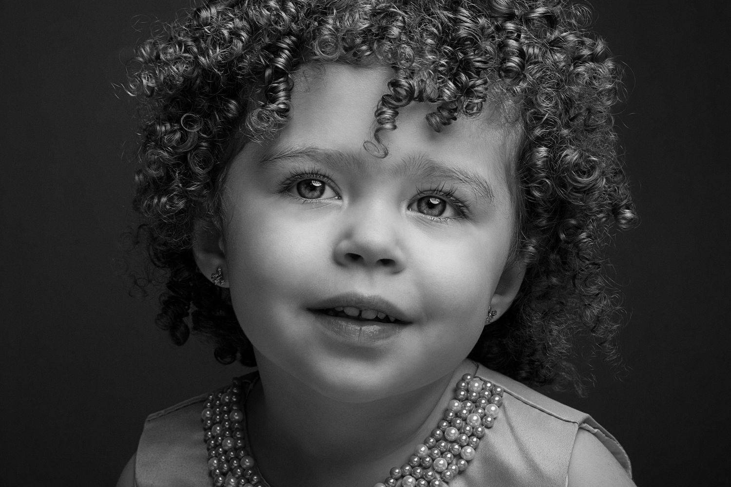 ребенок, девочка, портрет, кучери, кучеряшки, взгляд, глаза, ч/б, Дёгтев Евгений