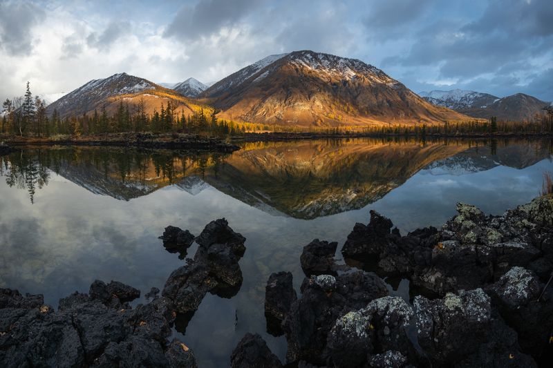 Пасмурный рассвет на Лавовых озёрах фото превью