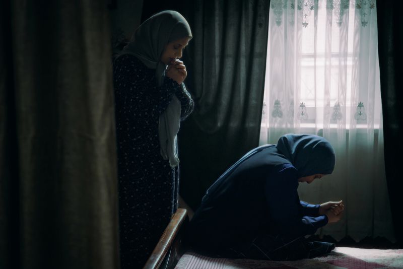 pooryarafiezade women light window Sadness фото превью