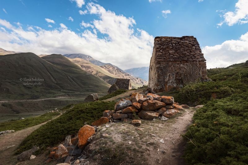 могильники, кавказ, эльтюбю, горы, пейзаж, природа, весна Могильники Фардык-Кешене XIII-XVII фото превью