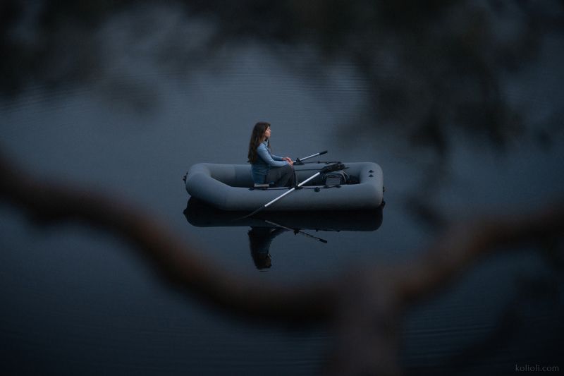 выборг, ленинградская область, карельский перешеек, сумерки, белые ночи, озеро, лес, тайга, лодка, девушка на лодке Самые светлые ночи в году фото превью