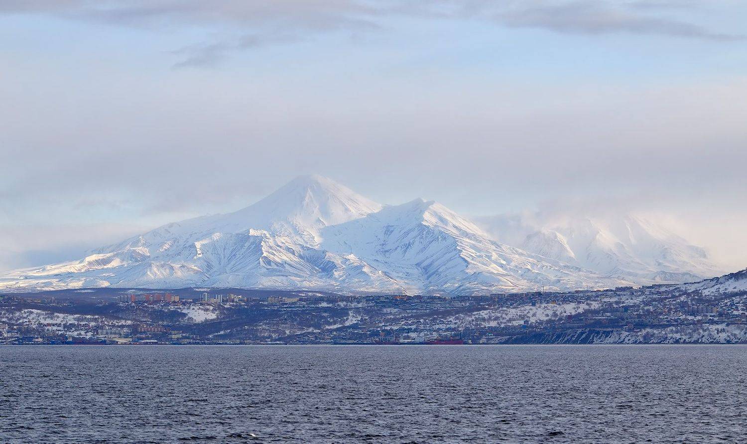 вулканы, зима, камчатка, рейд, утро, туман, берингово море, Евгений Паршуков