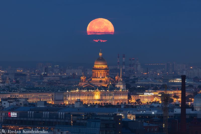 Луна над Исаакиевским собором фото превью