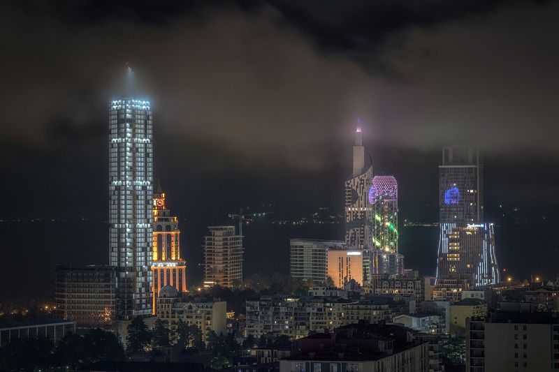 Low Clouds Over The City фото превью