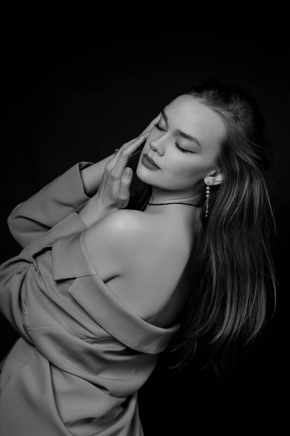 девушка, модель, портрет, фотосессия, студия, гламур, girl, model, modeling, young, portrait, творческий портрет, женский портрет, woman, young woman, glamour, постановка, постановочная фотография, fashion, чб, чёрно-белое фото, bw, black&white, Владимир Васильев