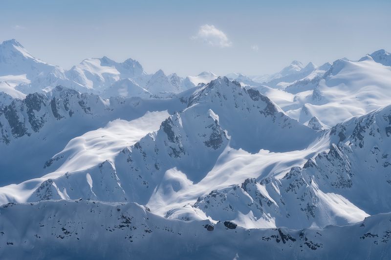 Ослепительные хребты Кавказских гор... Dazzling ridges of the Caucasus Mountains… фото превью