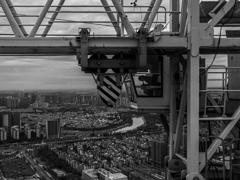 construction crane, city, megalopolis, black and white, tall buildings, river, bird\'s eye view, aerial view Working high фото превью
