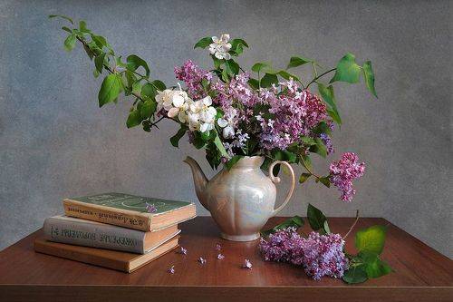 Цвет яблони и сирень