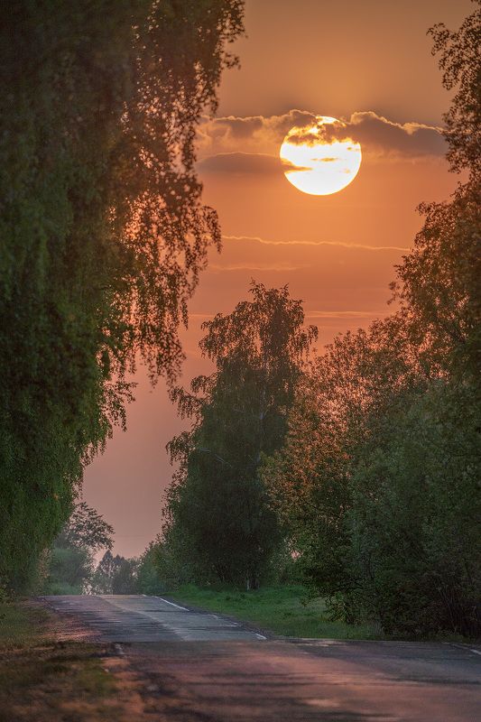 Закат на малой дороге фото превью