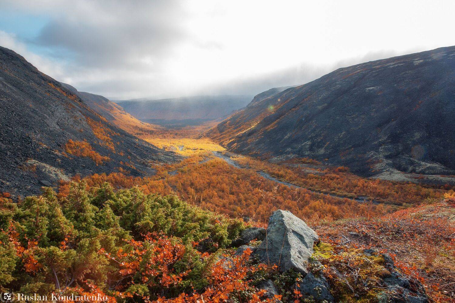 ловозерские тундры, сейдозеро, кольский полуостров, эльморайок, перевал, перевал эльморайок, горы, долина, осень, Руслан Кондратенко