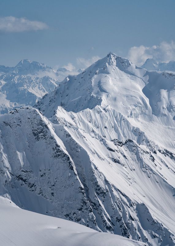 Ослепительные хребты Кавказских гор... Dazzling ridges of the Caucasus Mountains… фото превью
