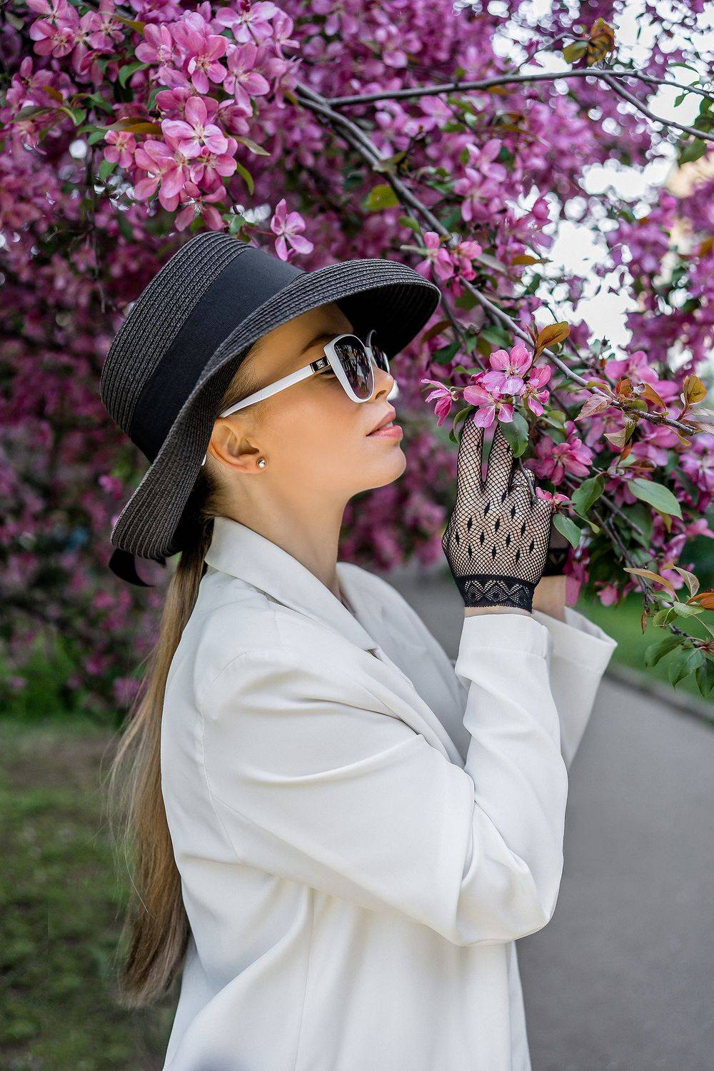 девушка, женский портрет, портрет, глаза, художественный портрет, розовый, яблоня, розовая яблоня, парк,портрет, весна,май,шляпа, Светлана