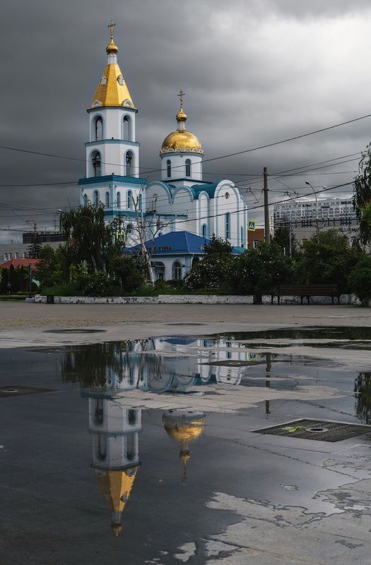 архитектура, храм, православие, церковь покрова пресвятой богородицы, дождь, отражения, фонтаны, атмосфера, городские виды, sony a7 iii, sony alpha ilce 7m 3, mc helios 77m-4, мс гелиос 77м-4, кубань, красота кубани Церковь Покрова Пресвятой Богородицы. фото превью