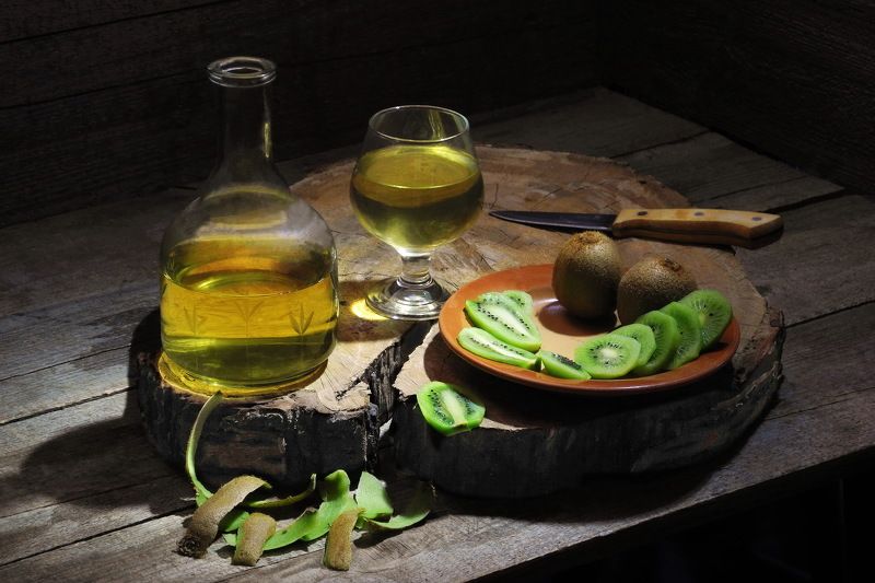 вино, киви, бутылка, графин, выпивка. Домашнее вино из киви. фото превью