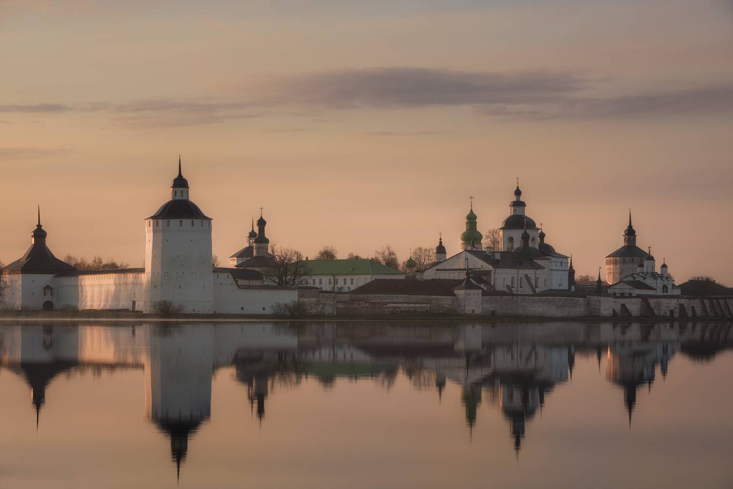 кириллов кирилло-белозерский монастырь вологодская область русский север утро рассвет озеро сиверское, Шишкин Дмитрий