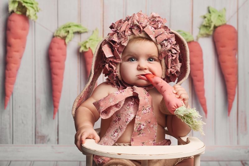 love, baby, family, babyphoto, familyphoto, children, childrenphoto, childrenphotography, зайка, малышка, детский портрет, детское фото, детская съёмка, портрет, ребёнок, пасха, девочка, морковка, дитя, ситтер, студийный портрет  фото превью