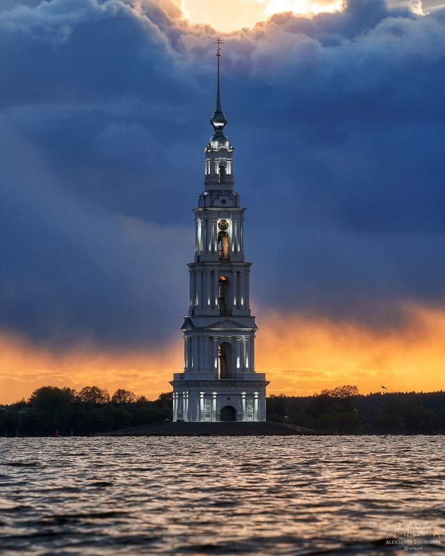 Колокольня в Калязине фото превью