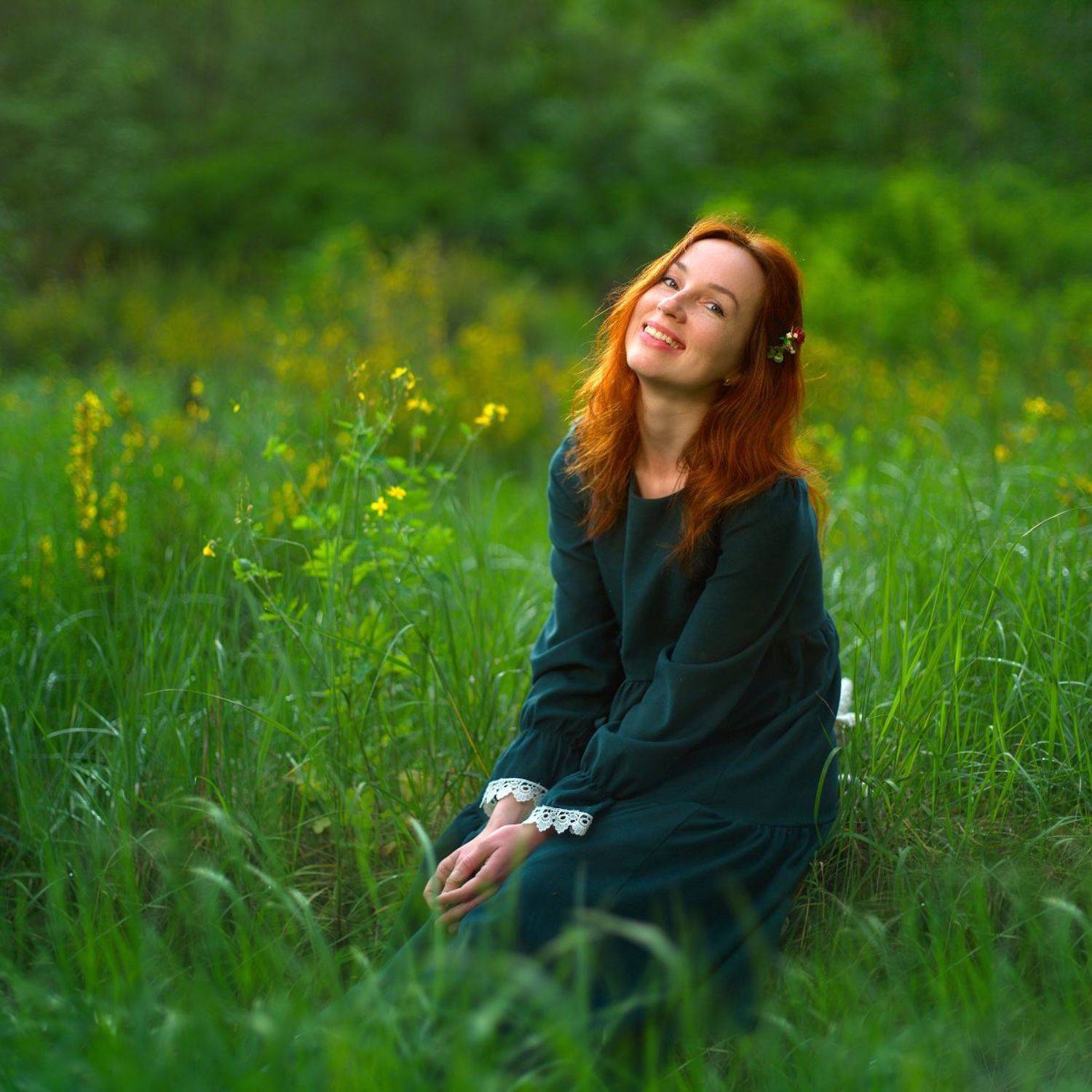 рыжая девушка, улыбка, Цыхра