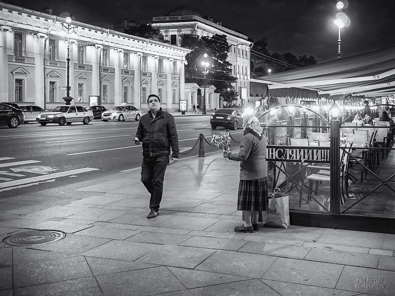 Букетик. Ночью на Невском... фото превью