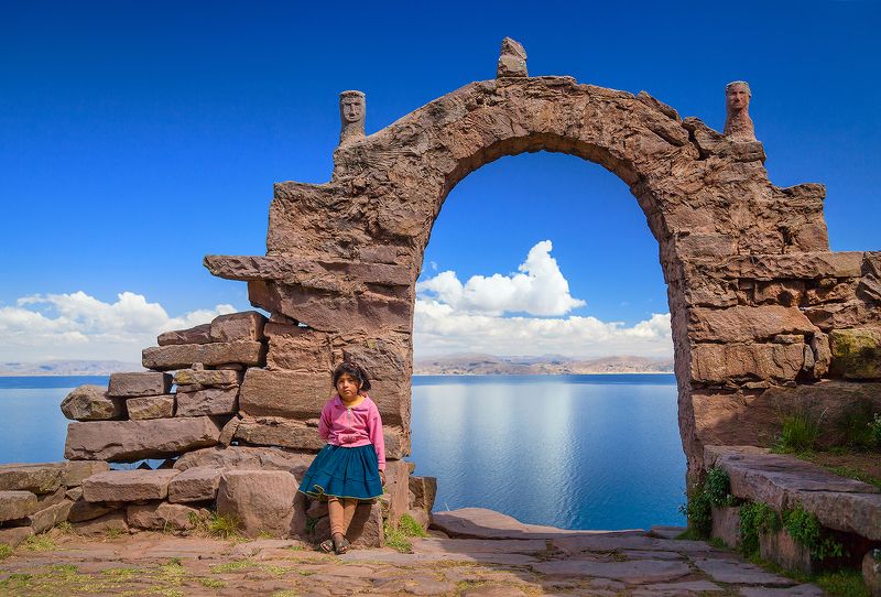 Перу, Титикака, озеро, арка, девочка, остров Такиле Просторы озера Титикака фото превью