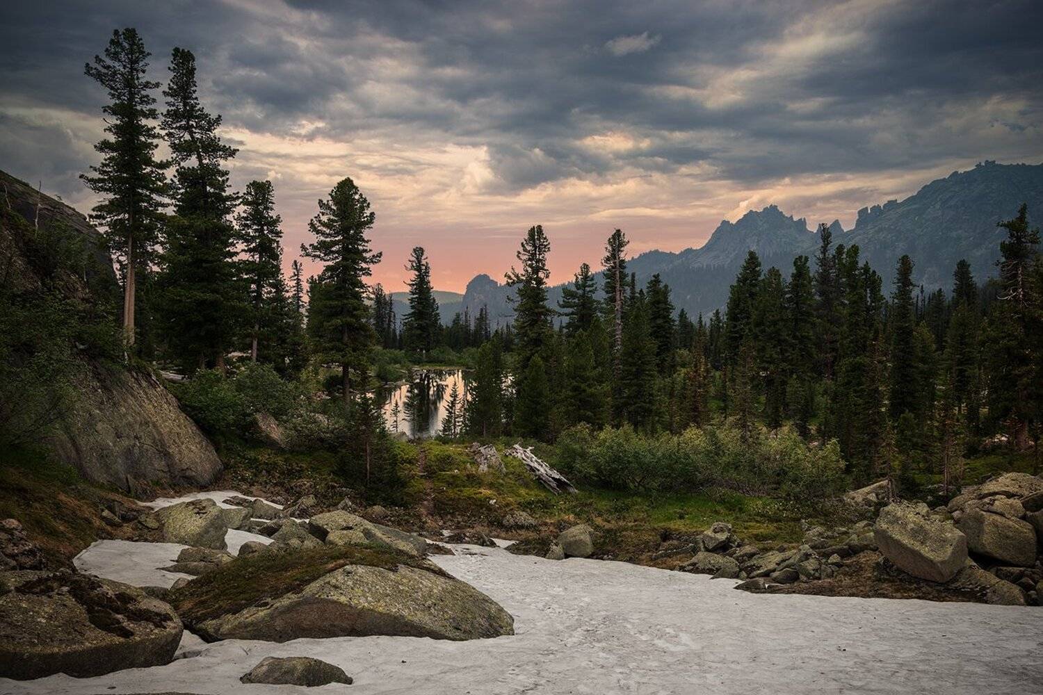 пейзаж, природа, горы, скалы, камни, снег, тайга, озеро, Лазурное, Ергаки, Красноярский край, Сибирь, Саяны, вечер, большой, высокий, красивая, путешествие, Дмитрий Антипов