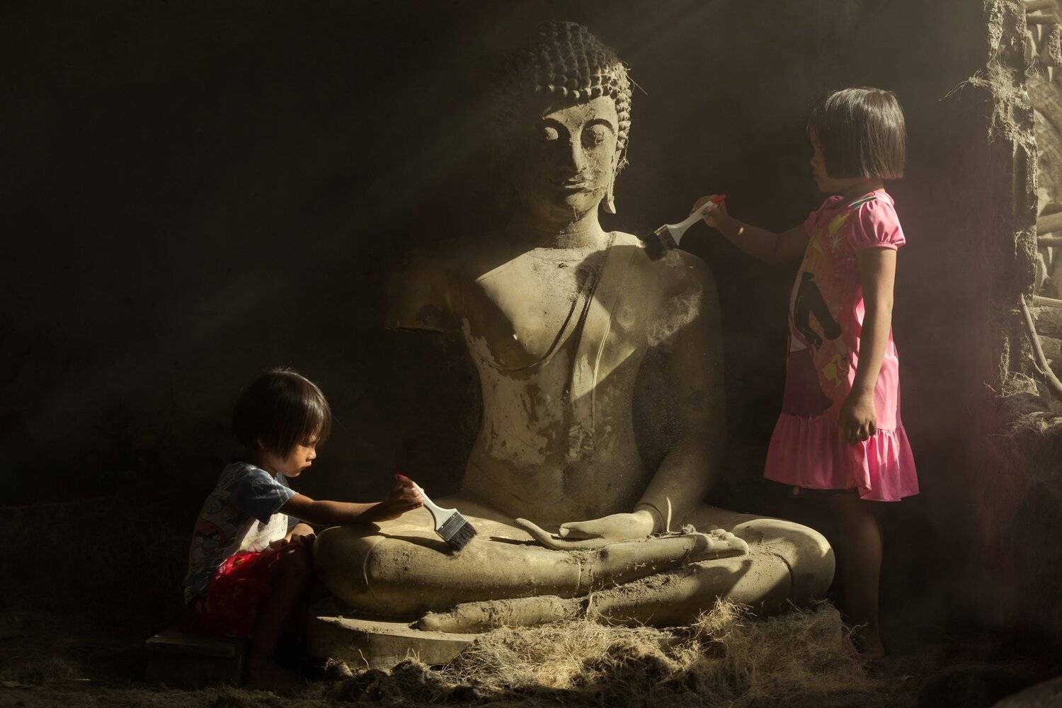 Buddha; Cleaning; old; Buddha statue; thai; child; girl; asia; asian; people; life; occupation; job; still life, SUTIPORN SOMNAM