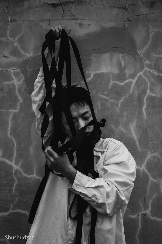 male portrait, black and white, art, contemporary, dance, improvisation, black string Relations фото превью