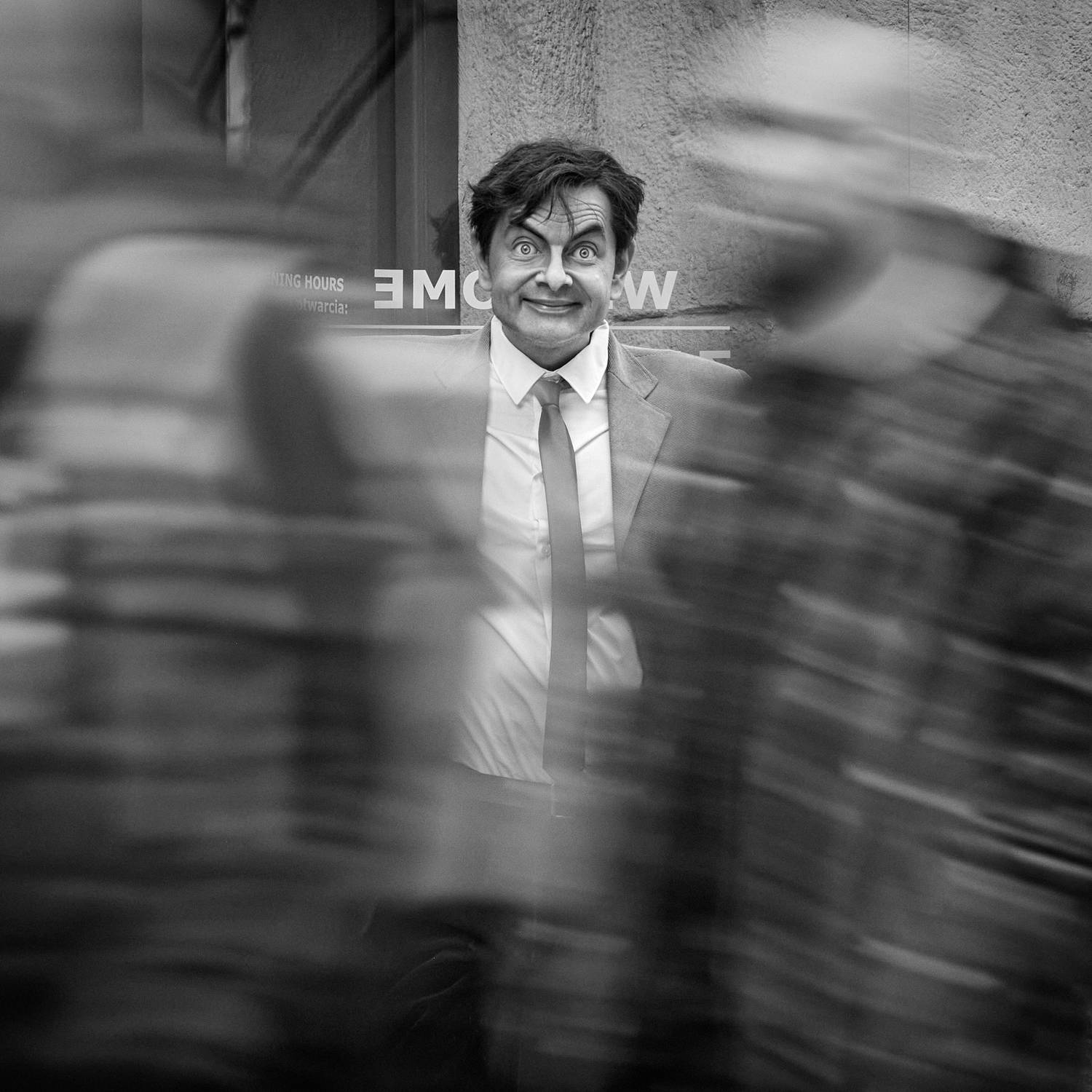 street, city, portrait, bean, man, people, blurred, walk, walking, blackandwhite, Janusz Cedrowicz