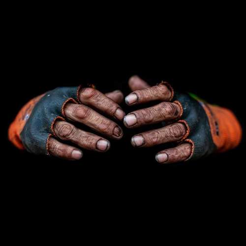 LAS MANOS DE LOS IN-VISIBLES