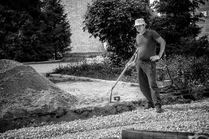 Женр, Жанровый портрет, Трудовые будни  #Жанр #Жанровый Портрет #Мужчина #Человек #Труд #Перерыв #Отдых #Гатарбайтер #Весна #Май #Утро #Город #Муром #Городские Будни #Майское утро Трудовые будни гатарбайтера фото превью